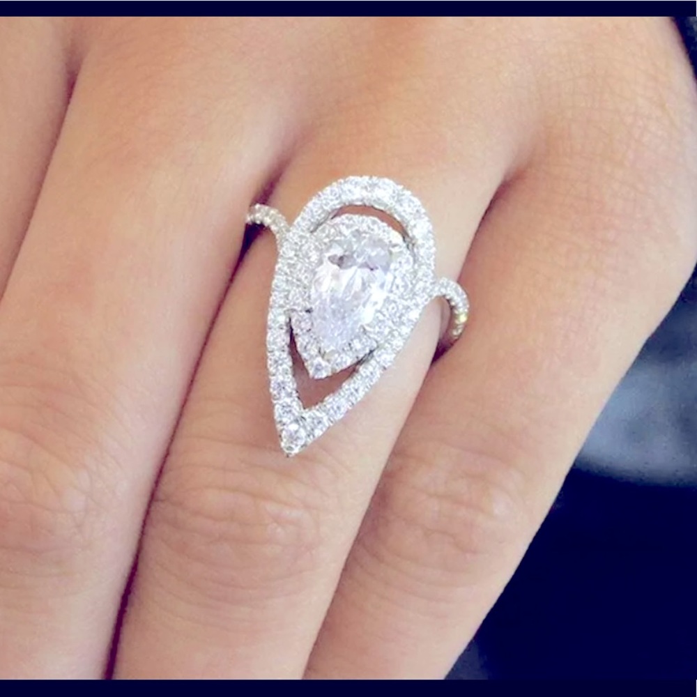 FREE SHIPPING **NEW Ladies pear cut ring